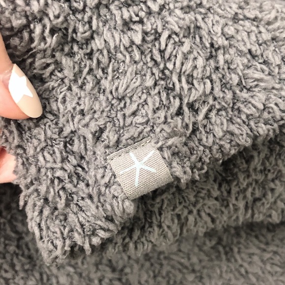 SOLD Barefoot Dreams Cozy Chic Oversized Poncho - Picture 8 of 9